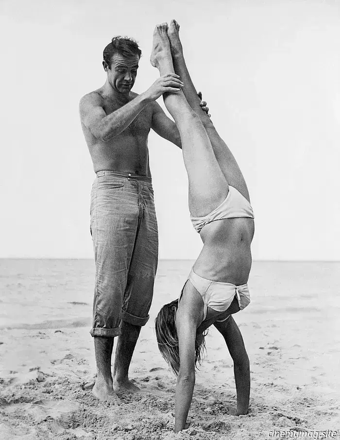 Ursula Andress in Dr. No: foto dietro le quinte della Bond girl 001