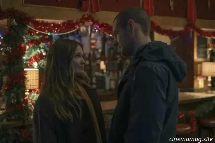 Olivia Holt e Connor Swindells organizzano un colpo "Jingle Bell" nel trailer della commedia criminale natalizia di Netflix.