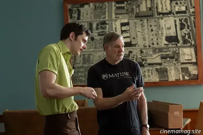 Bill Skarsgård, la star di Dead Man's Wire, dice che questa volta non interpreta un mostro.