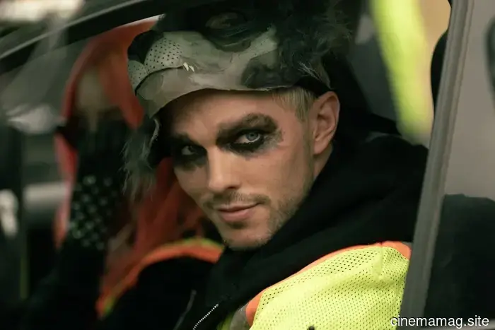 The initial trailer for the heist thriller How to Rob a Bank, featuring Nicholas Hoult and Zoë Kravitz, has been released.