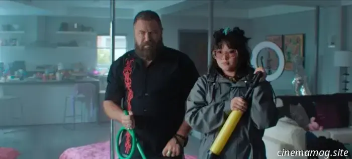 Elle Fanning si rivolge a OnlyFans nel trailer di Margo's Got Money Troubles.