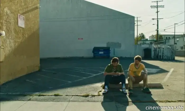 Michael Angarano e Michael Cera fanno un viaggio a Sacramento