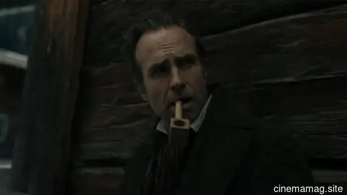 Rafe Spall liderará la serie La muerte de Sherlock Holmes