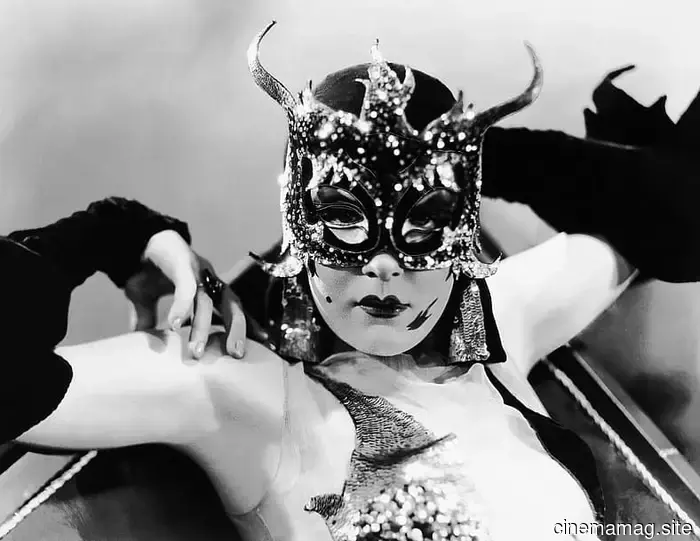 12 Film Notevoli con Persone in Costumi da Gatto