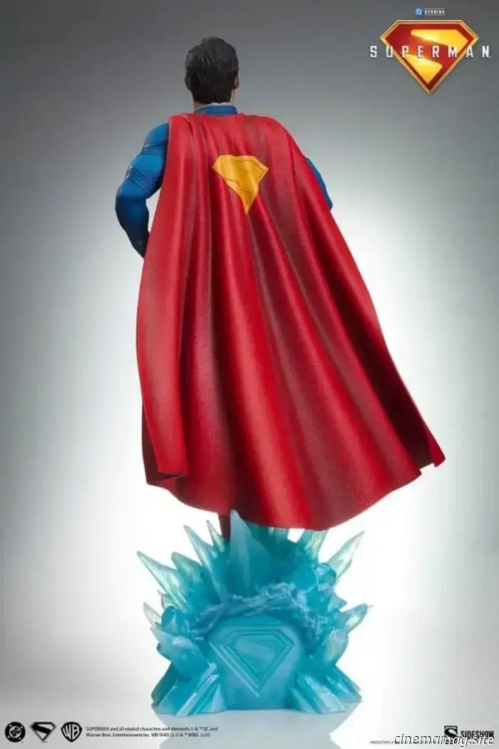 Sideshow has unveiled the Premium Format Figures of Superman and Krypto.