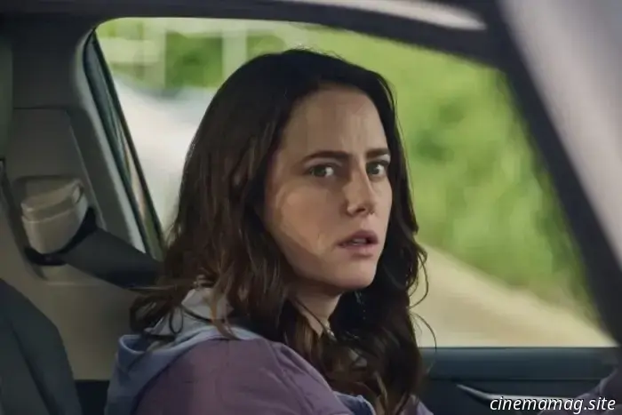 Kaya Scodelario e Josh Gad si mettono nei guai nel trailer di Adulthood