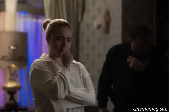 Перед выходом в январе для психологического триллера «Лунатик», написанного и поставленного Брэндоном Оуманом, были опубликованы постер и трейлер.
В фильме в главной роли — Хейден Панеттьер («Крик VI»): она играет Сару, горюющую женщину, у которой приступы лунатизма учащаются, когда она начинает испытывать ужасающие видения.
Вместе с Хейден Панеттьер в актёрский состав вошли Джастин Чэтвин, Беверли Д’Анджело, Миша Бартон, Лори Тан Чинн, Лэрд Лакост и Корин Суини. Смотрите трейлер ниже...

Скорбящую мать преследует трагическая потеря дочери в автомобильной аварии, в результате которой её жестокий муж впал в кому. Измученная навязчивыми видениями, она борется с размытыми границами между реальностью и кошмаром.

«Лунатик» выйдет в кинотеатрах и будет доступен по запросу 9 января.