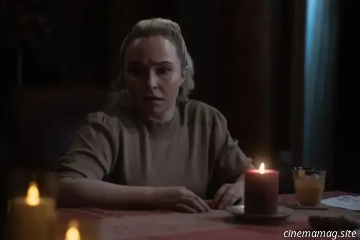 Перед выходом в январе для психологического триллера «Лунатик», написанного и поставленного Брэндоном Оуманом, были опубликованы постер и трейлер.
В фильме в главной роли — Хейден Панеттьер («Крик VI»): она играет Сару, горюющую женщину, у которой приступы лунатизма учащаются, когда она начинает испытывать ужасающие видения.
Вместе с Хейден Панеттьер в актёрский состав вошли Джастин Чэтвин, Беверли Д’Анджело, Миша Бартон, Лори Тан Чинн, Лэрд Лакост и Корин Суини. Смотрите трейлер ниже...

Скорбящую мать преследует трагическая потеря дочери в автомобильной аварии, в результате которой её жестокий муж впал в кому. Измученная навязчивыми видениями, она борется с размытыми границами между реальностью и кошмаром.

«Лунатик» выйдет в кинотеатрах и будет доступен по запросу 9 января.