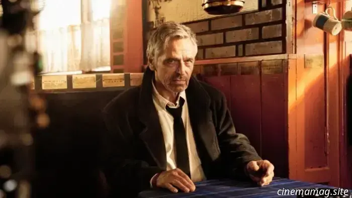 La serie "Murder in the Dark" está en desarrollo con Michael Falch retomando su papel.