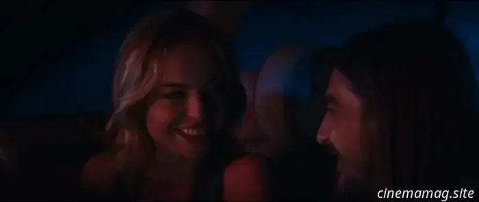 Rainey Qualley investiga una oscura leyenda urbana en el tráiler de la película de terror Pig Hill