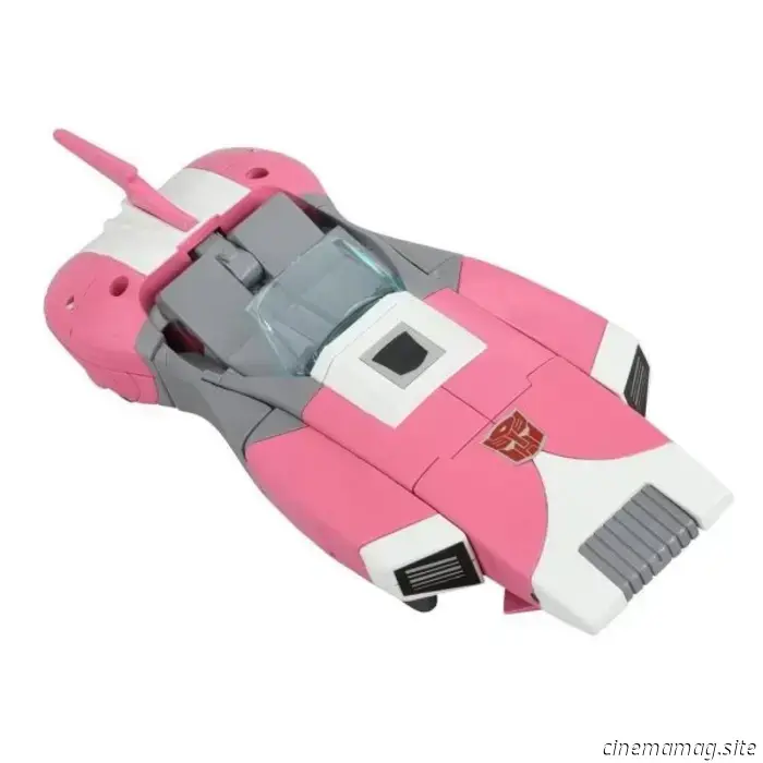 Pre-orders are now open for the Transformers Takara Tomy Missing Link Arcee and Dramatic Capture Cybertron Chase figures.