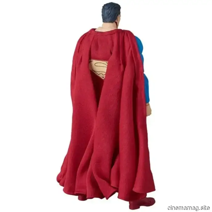 Per domani, le action figures MAFEX di Superman e Wonder Woman svelate da Medicom