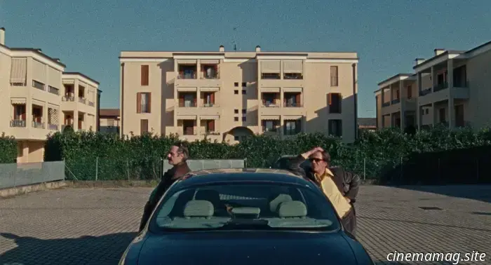 Немного времени требуется, чтобы понять, где происходит действие фильма «Last One for the Road» — на просёлочных дорогах Венето, Италия: новый восхитительный фильм Франческо Соссаи обладает несомненной конкретикой жизни, проведённой там. Вместо этого вы начинаете задумываться о том, когда всё это происходит. Главные герои — пара проходимцев в