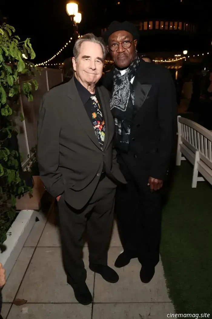 Al 10° Festival del Cinema dell'Isola di Coronado, Leonard Maltin rende omaggio a Delroy Lindo e Beau Bridges.