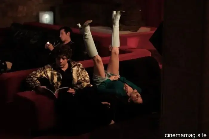 Trailer per la potatura del roseto con Callum Turner, Riley Keough, Elle Fanning e Pamela Anderson