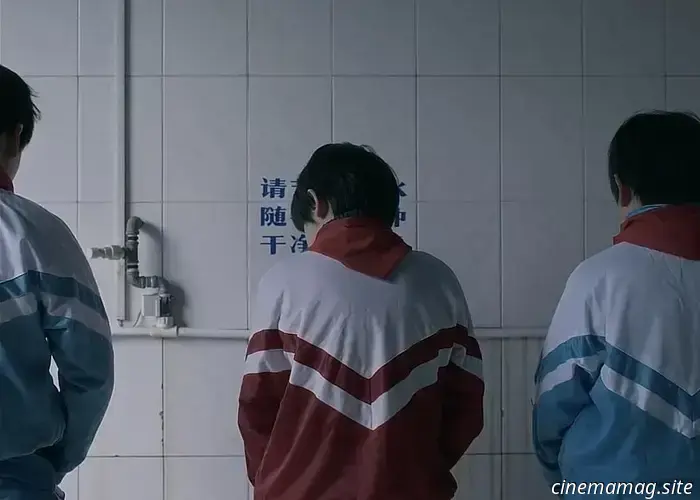 Rompiendo el silencio con el espacio: el diseño de producción de Lingwei Xiong en The School Uniform, ganador en Varsovia -