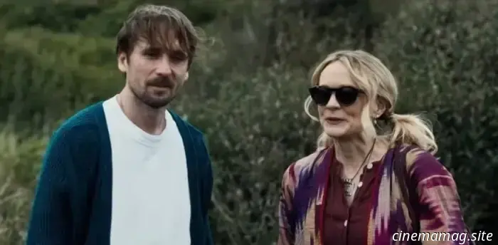 In the trailer for The Ballad of Wallis Island, Carey Mulligan and Tom Basden portray hesitant musicians.