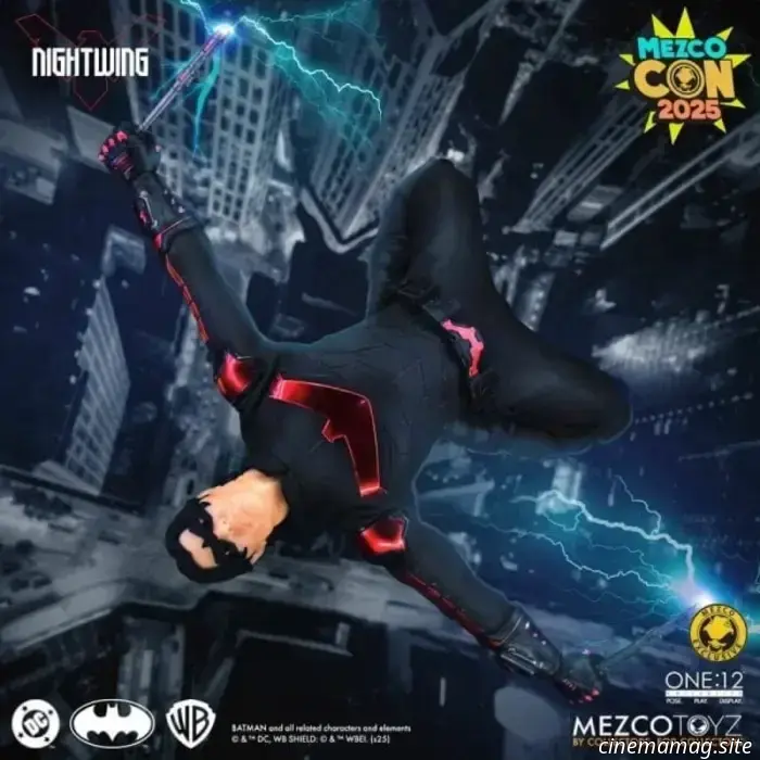 Mezco Toyz has unveiled the Nightwing New 52 Edition One:12 Collection action figure.