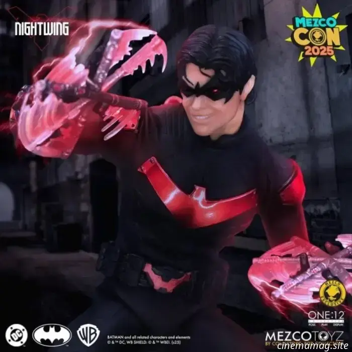Mezco Toyz has unveiled the Nightwing New 52 Edition One:12 Collection action figure.