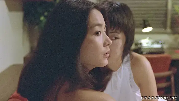 После моей первой в прошлом году поездки на Токийский международный кинофестиваль я отметил, как их приверженность мировым премьерам и новым азиатским голосам эффективно компенсирует суету и драму — стояние в длинных очередях за фильмами, по которым уже сложился критический консенсус, попытки оспорить этот консенсус и редакционное давление, заставляющее отдавать приоритет отдельным фильмам.